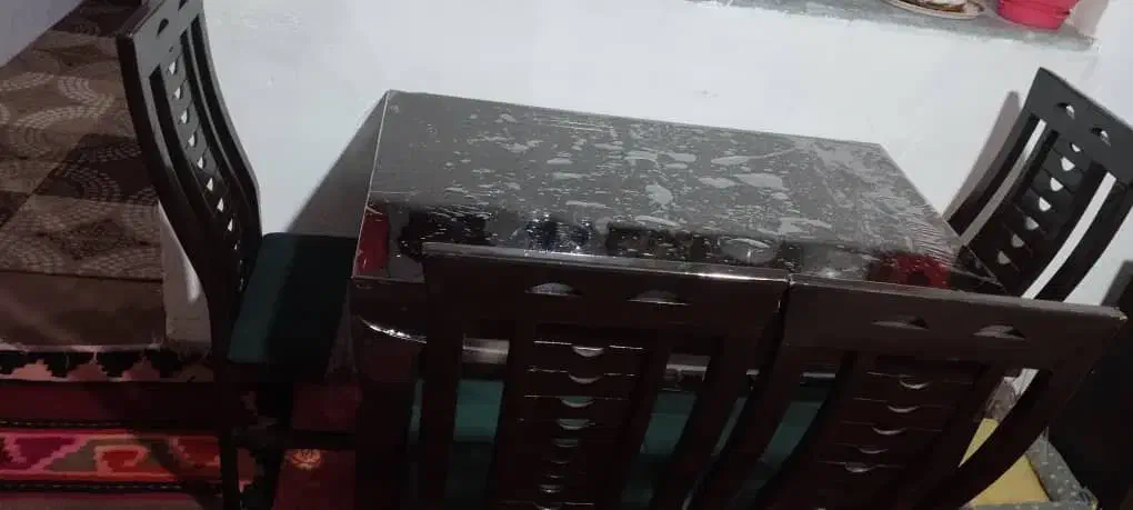 میز ناهار خوری ۴نفره کاملا سالم|میز و صندلی غذاخوری|میانه, |دیوار