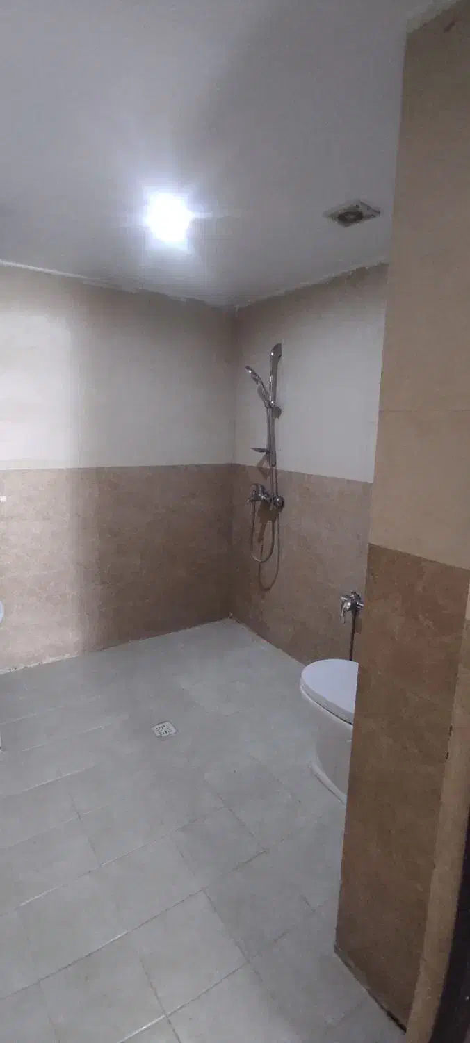 ۱۳۳ متر سه خوابه غرق نور برج ارکیده دریاچه چیتگر