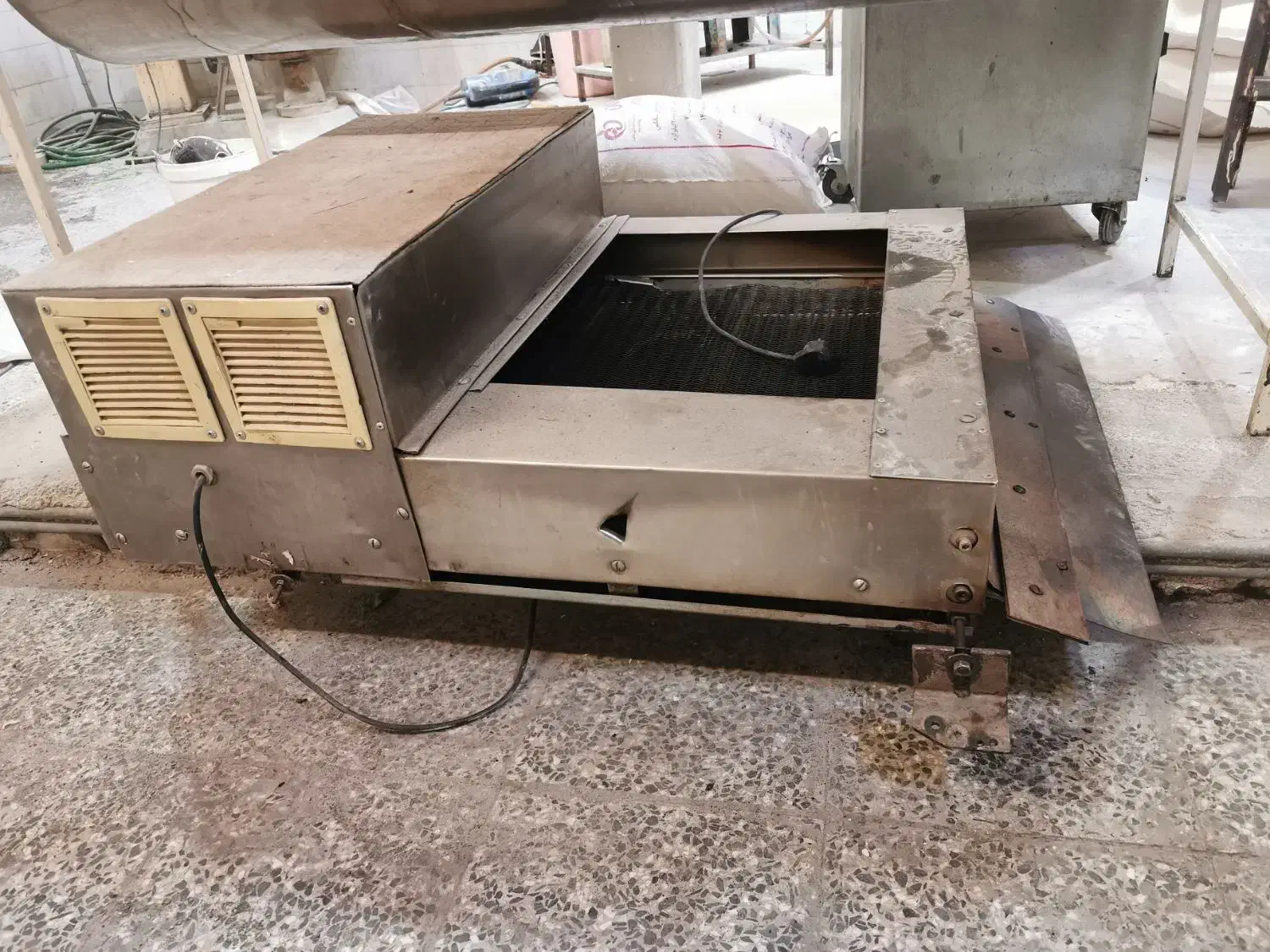 رباط شاطر. نون درار|ماشین‌آلات صنعتی|فیروزآباد (فارس), |دیوار