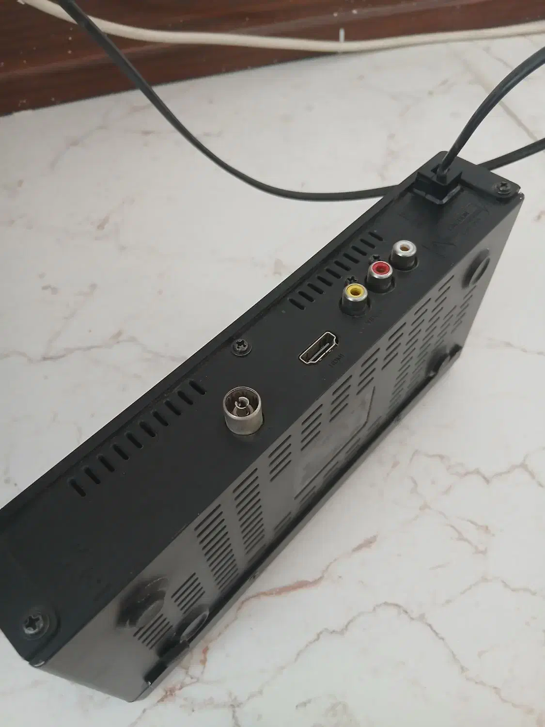 گیرنده دیجیتال|صوتی و تصویری|پردیس, فاز ۸|دیوار