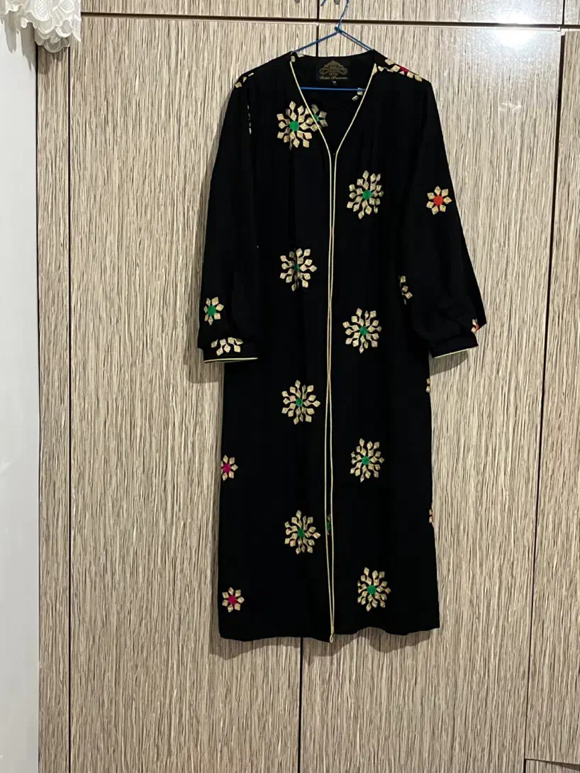 ۳مانتو و ۲کت و یک پالتو عروسکی و یک پیراهن مجلسی|لباس|مشهد, آزادشهر|دیوار