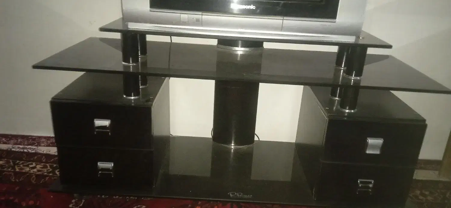 فروش ۲ عدد تلویزین ۲۱ قدیمی همراه میز شیشه ای|تلویزیون و پروژکتور|آیسک, |دیوار