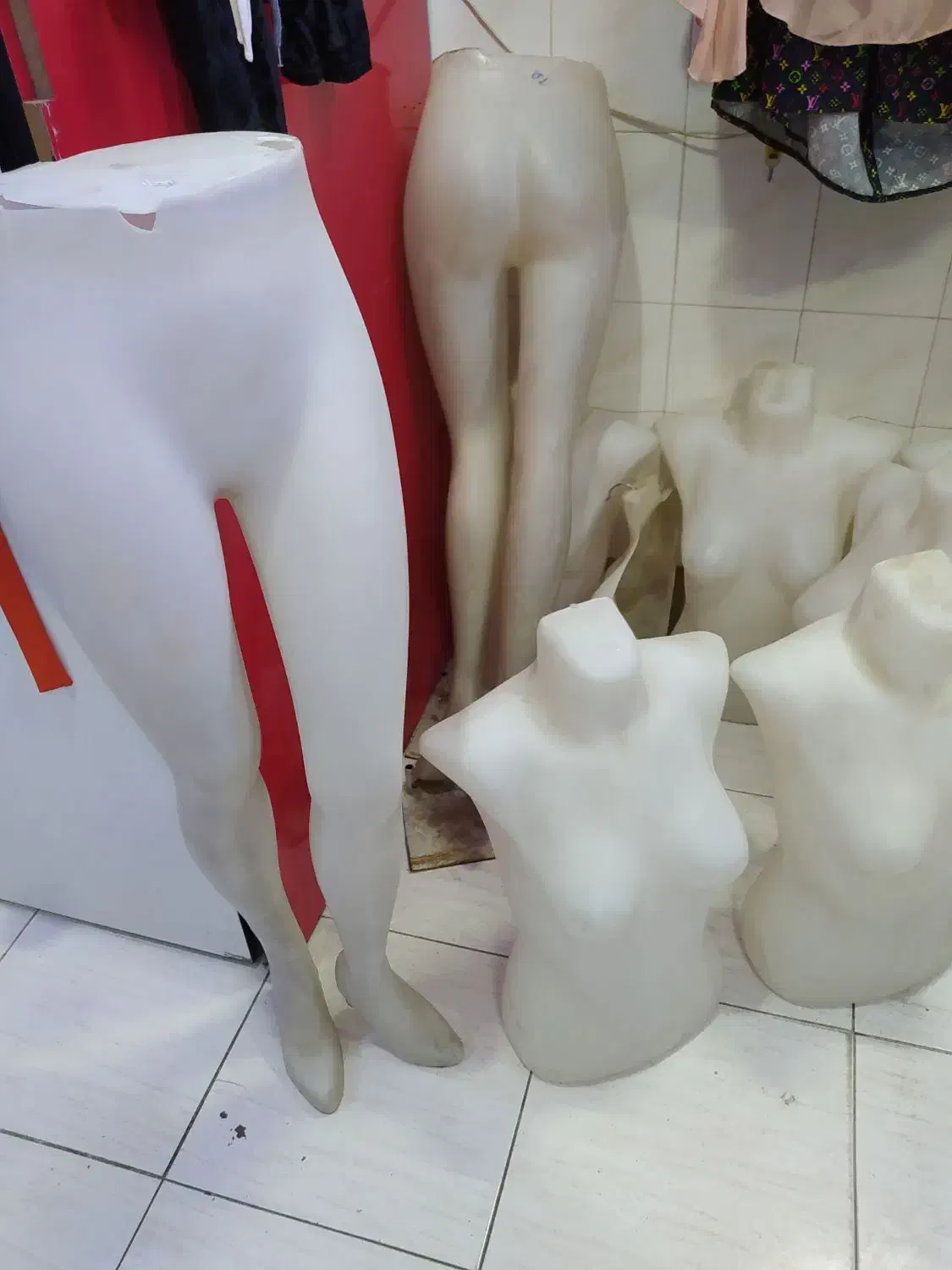 مانکن و رگال وقفسه پوشاکی بفروش میرسد|فروشگاه و مغازه|شیراز, شاه قلی بیگی|دیوار