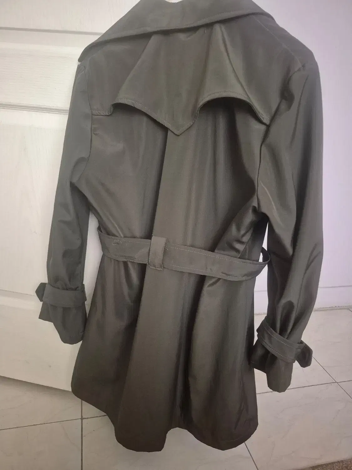 پالتوی بارانی رنگ سبز|لباس|پاکدشت, پاکدشت (مامازند)|دیوار