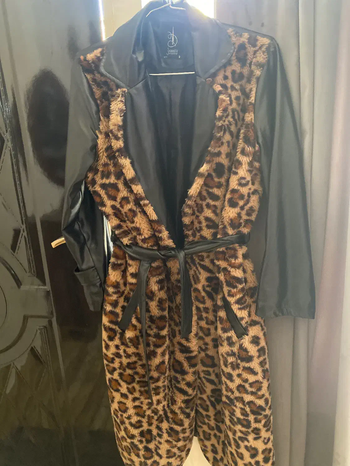 پالتو پلنگی و سارافون لی|لباس|ورامین, ورامین|دیوار