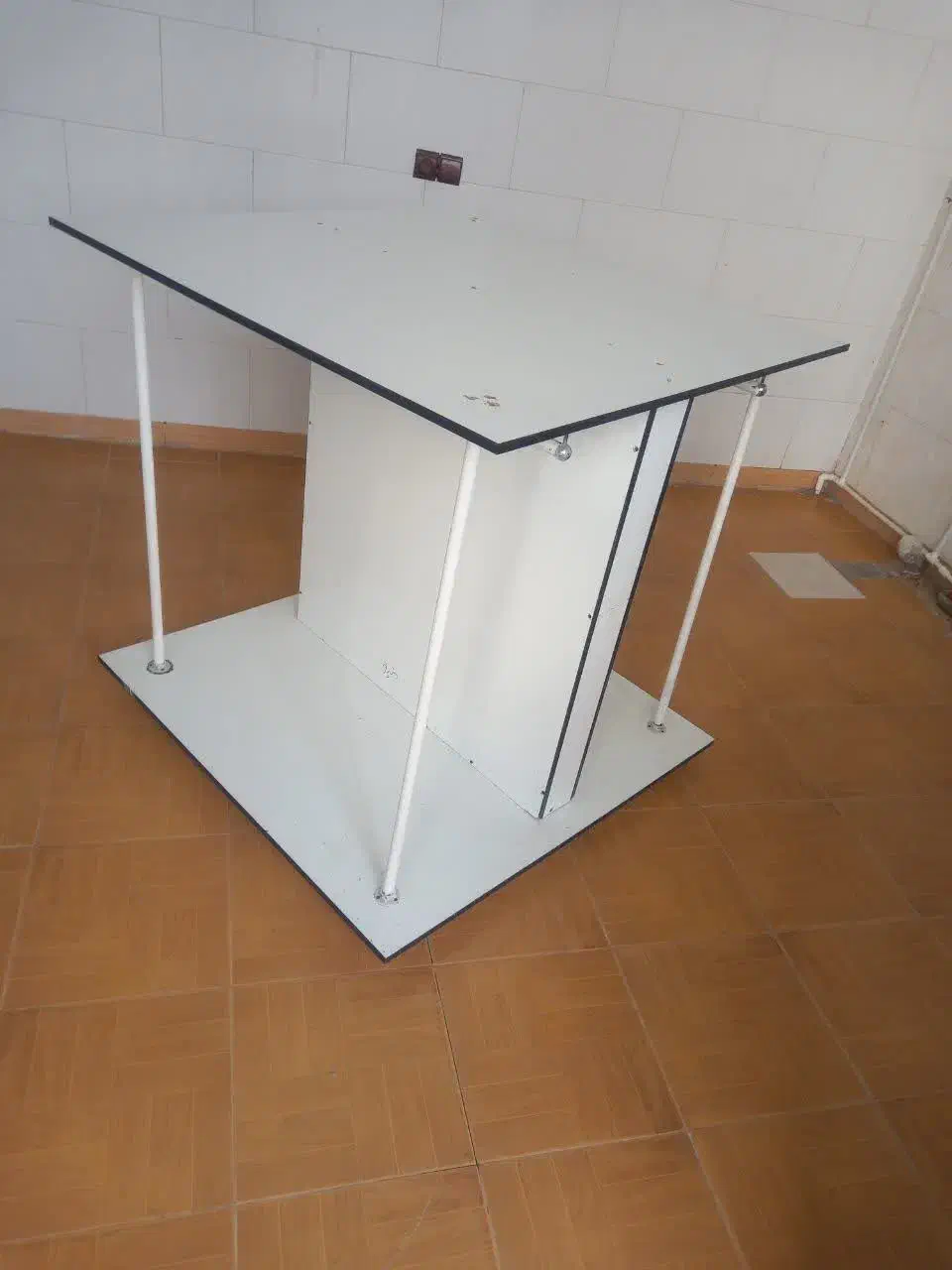 قفسه چوبی مناسب لباس و وسیله های دیگه|کتابخانه، شلف، قفسههای دیواری|اراک, |دیوار