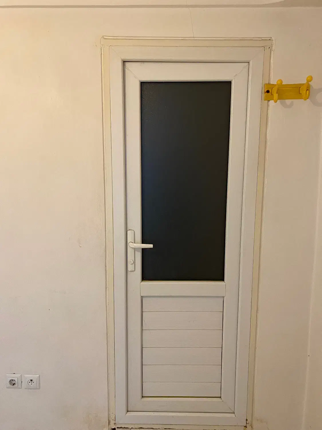 پنجره پی وی سی و درب سرویس یا حمام|مصالح و تجهیزات ساختمان|مراغه, |دیوار