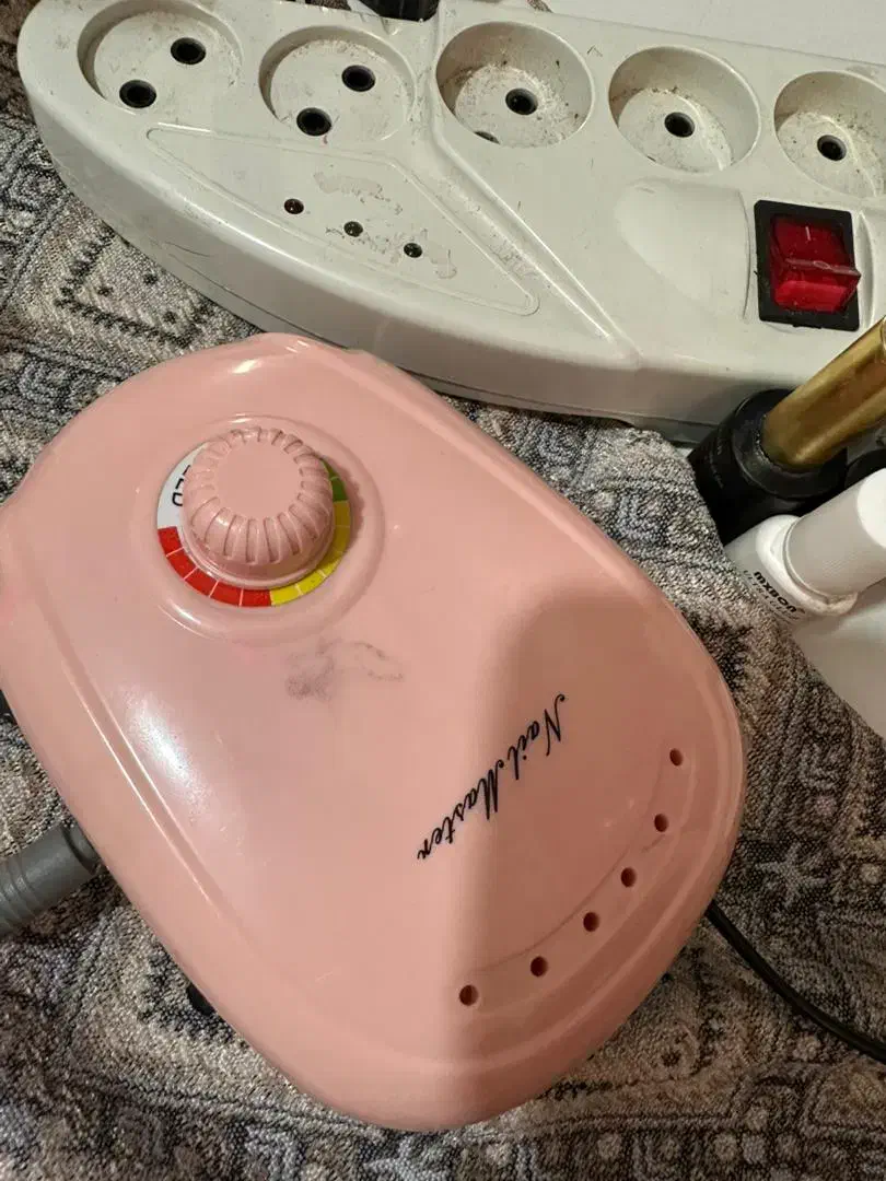 تمامی وسایل ناخن|آرایشگاه و سالن‌های زیبایی|رشت, انصاری|دیوار