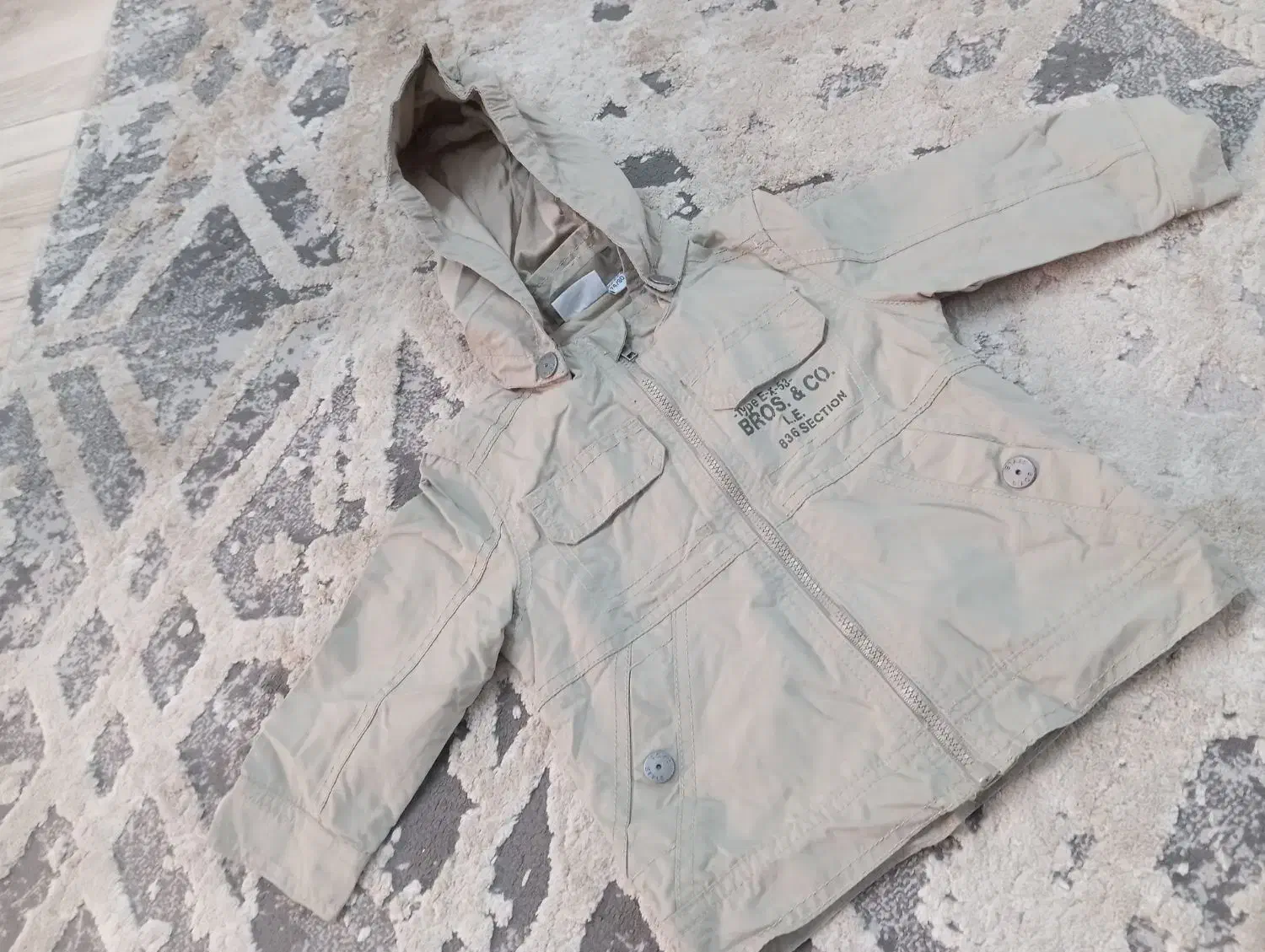 کاپشن و کلاه و لباس بچگانه|کفش و لباس بچه|پاکدشت, پاکدشت (مامازند)|دیوار