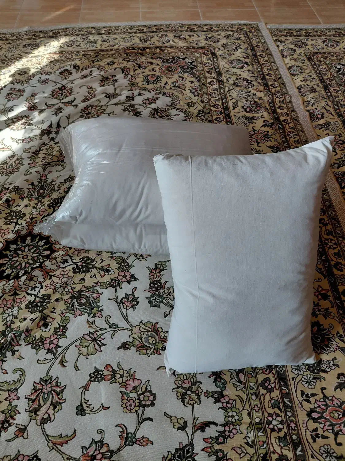 بالشت پرمخلوط شده باپشم شیشه|رختخواب، بالش، پتو|تبریز, |دیوار