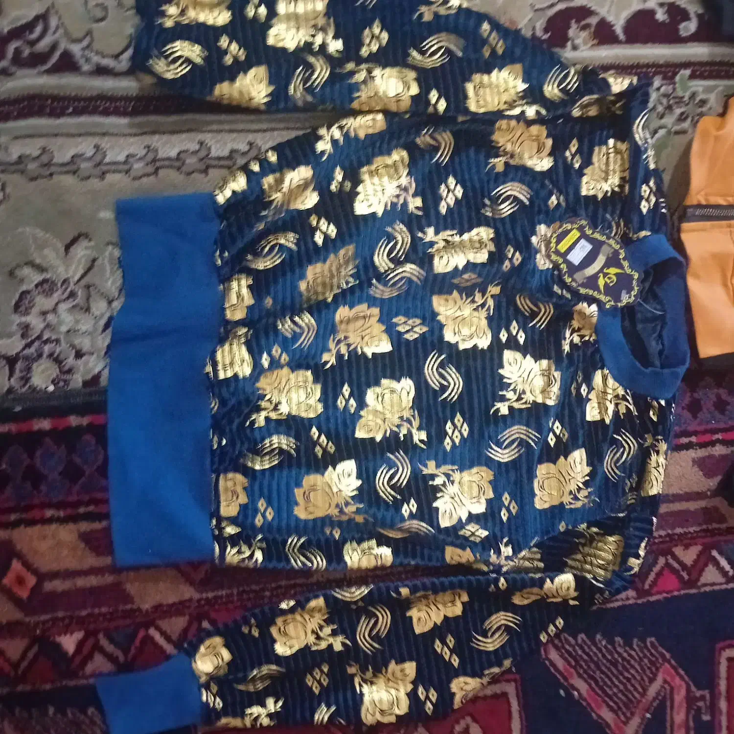 چند تا لباس دخترانه . آکبند. خیلی خوشگل|کفش و لباس بچه|محمدبار, |دیوار