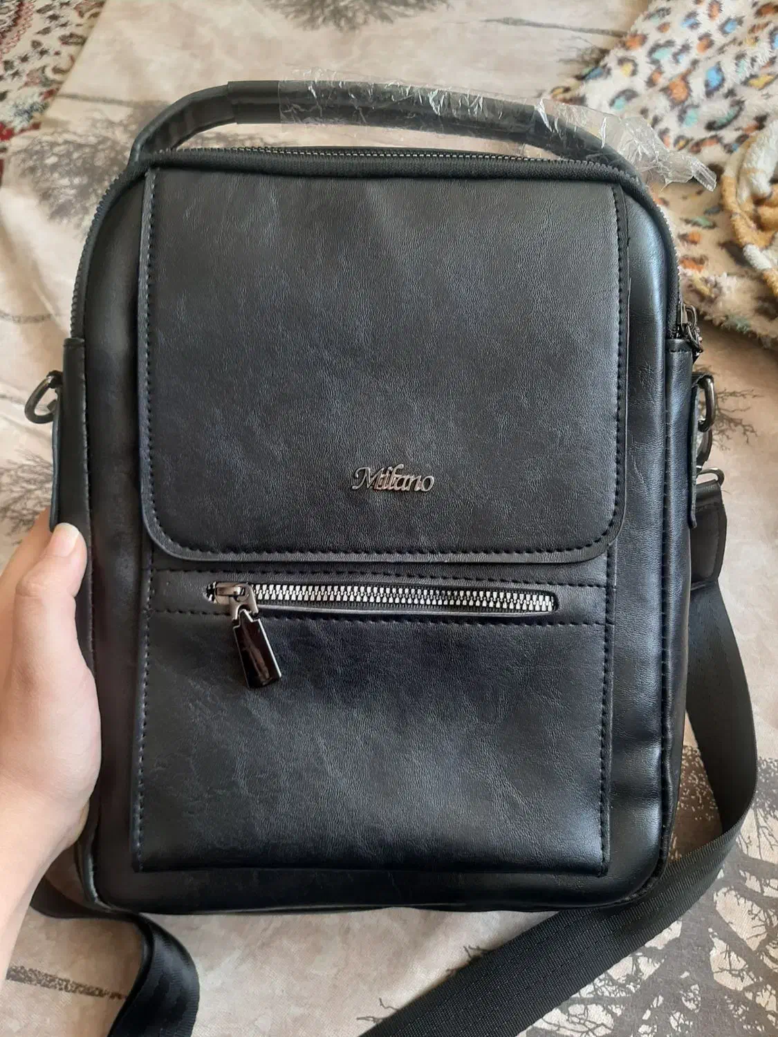 کیف|کیف، کفش، کمربند|نجفآباد, باغ ملی|دیوار