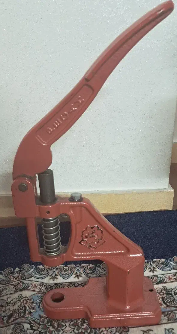 دکمه زن|لوازم خیاطی و بافتنی|تهران, شهرک صادقیه|دیوار