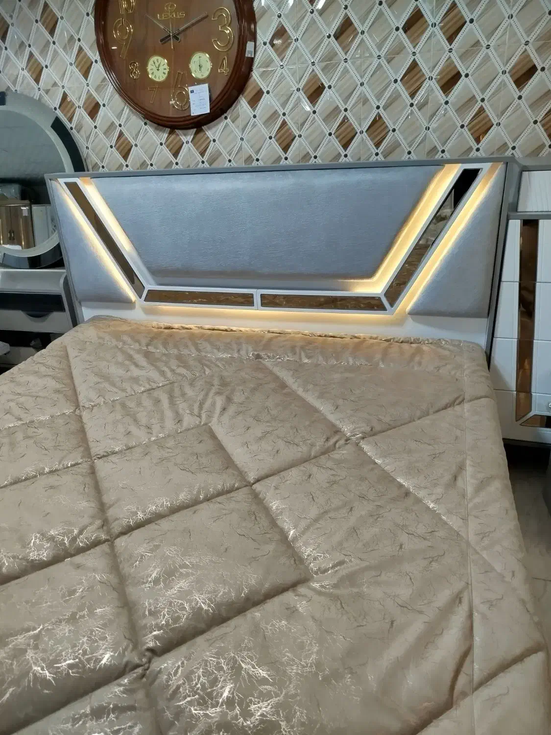 سرویس خواب کرم آینه خور زرکالا|تخت و سرویس خواب|یاسوج, |دیوار