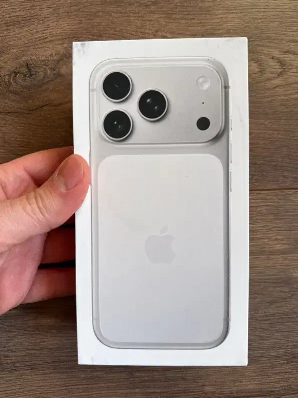 iphone pro17 256gbرجیستر پلمپ نقره ای|موبایل|تهران, سهروردی|دیوار