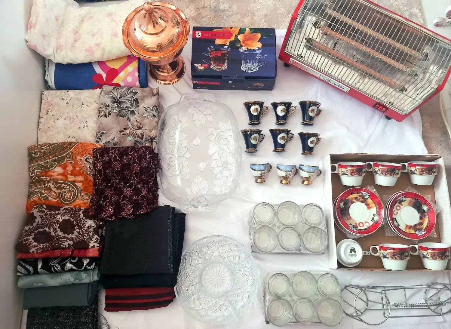 چادر رنگی  ۳۰۰پارچه فاستونی و لباسی تکه‌ای ۱۰۰|لباس|مشهد, شاهد (شهرک غرب)|دیوار