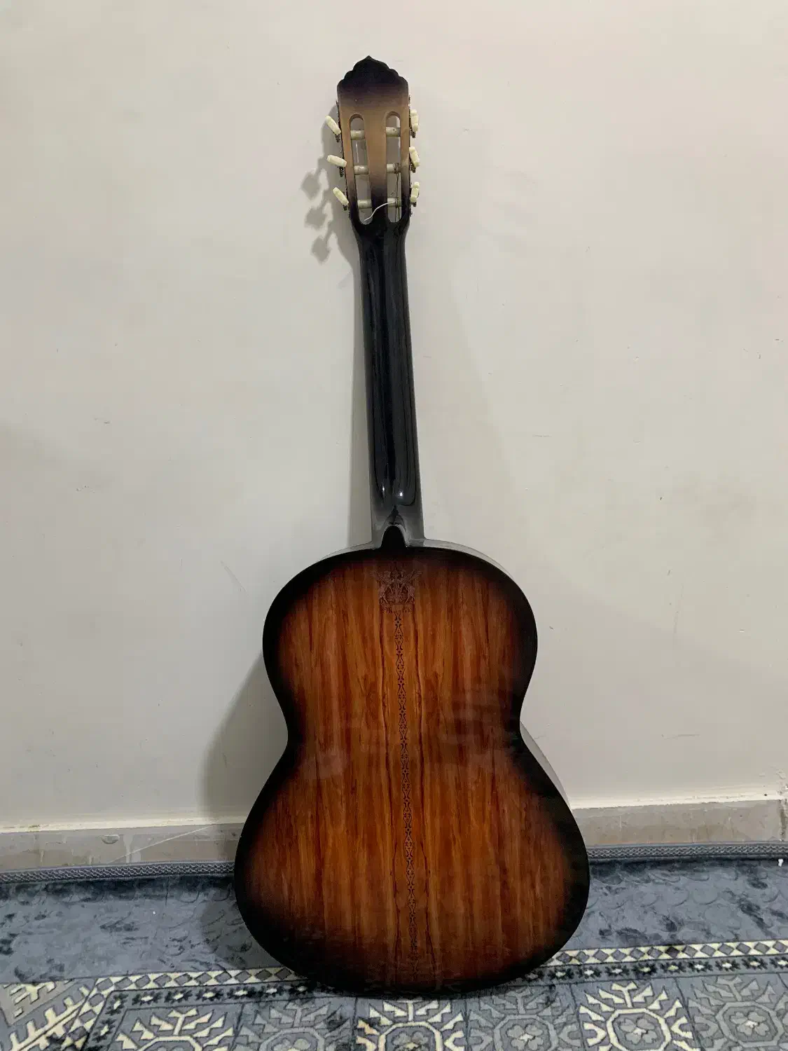 گیتار کلاسیک|گیتار، بیس، امپلیفایر|صدرا-فارس, فاز ۱|دیوار