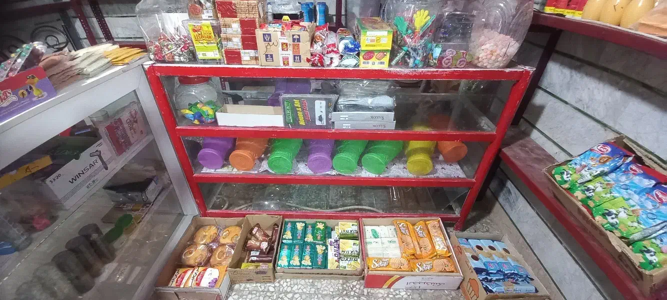 ویترین در حد نو|بوفه، ویترین، کنسول|تاکستان, |دیوار