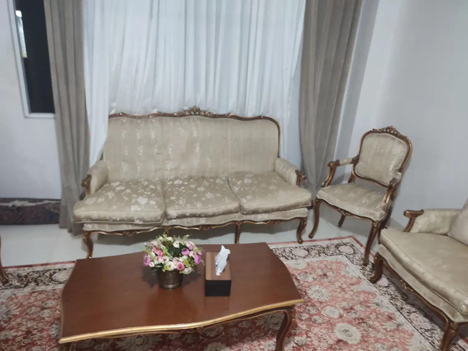 مبل سلطنتی ۹نفره.  چوب تنه انگلیسی|مبلمان خانگی و میز عسلی|رشت, استقامت ۱|دیوار