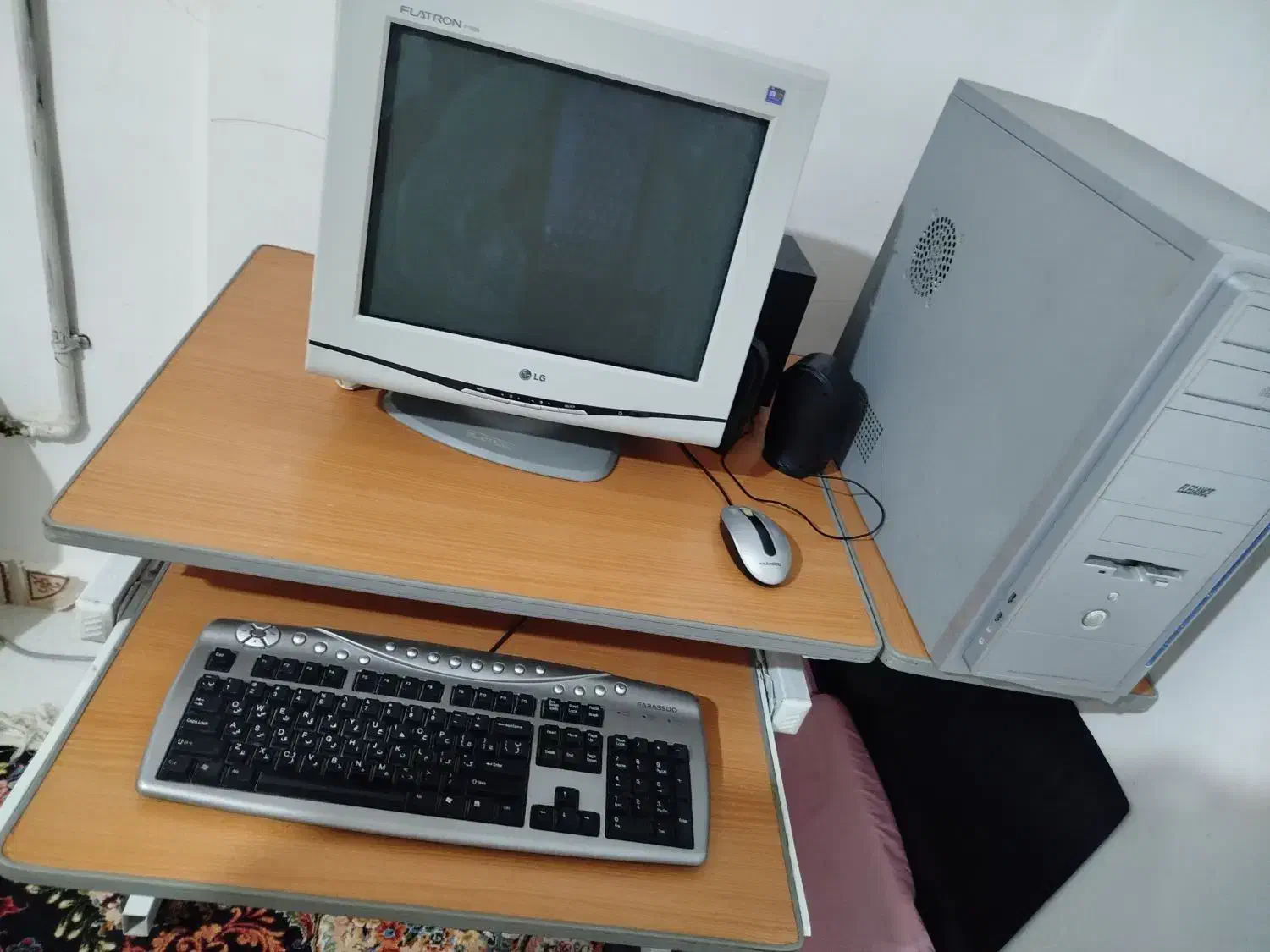 کامپیوتر و میز و لوازم|رایانه رومیزی|خرمآباد, |دیوار