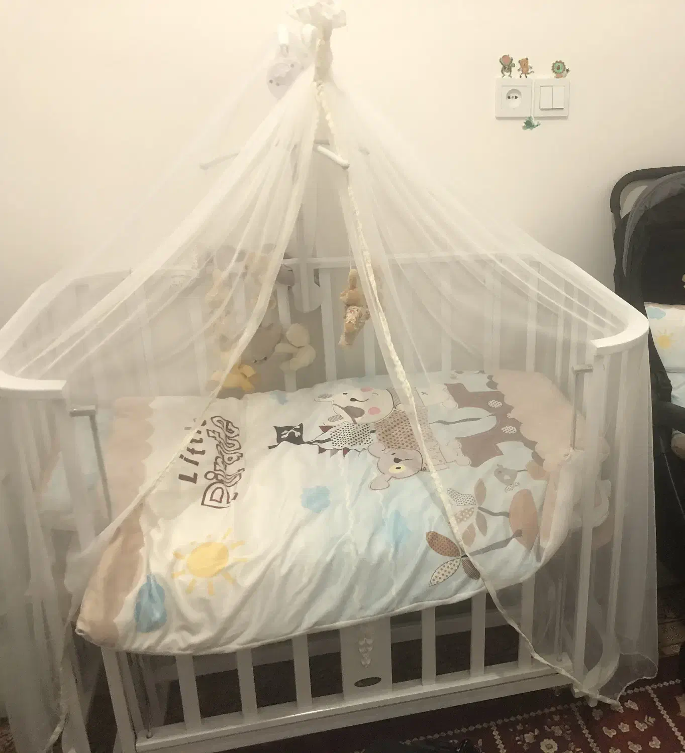 تخت کنار مادر چوبی برند چیلیکا در حد نو|تخت و صندلی بچه|کاشان, فاز ۲ ناجی آباد|دیوار