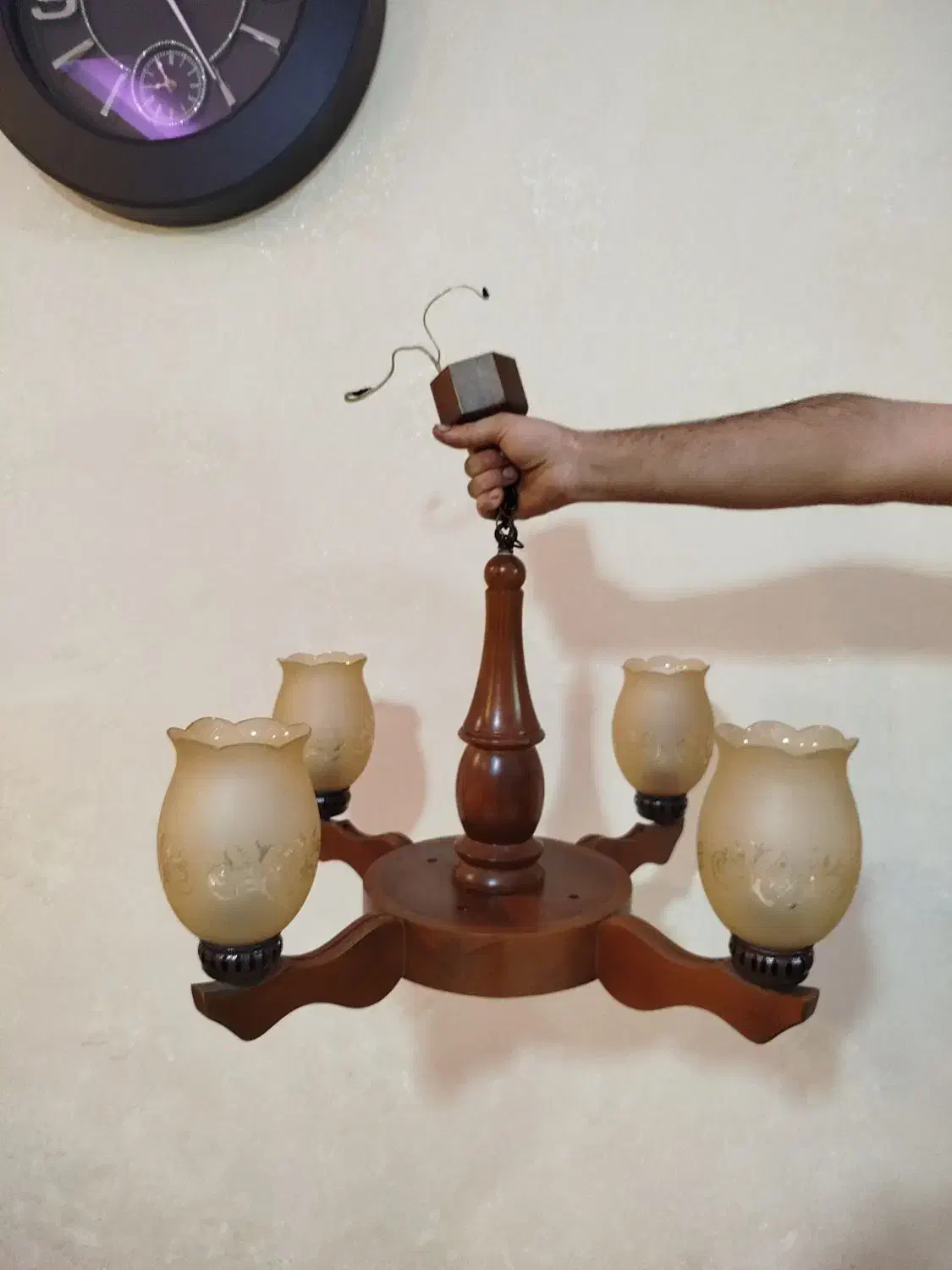 دو عدد لوستر چوبی سلطنتی|لوستر و چراغ آویز|رشت, کوی حسینی|دیوار