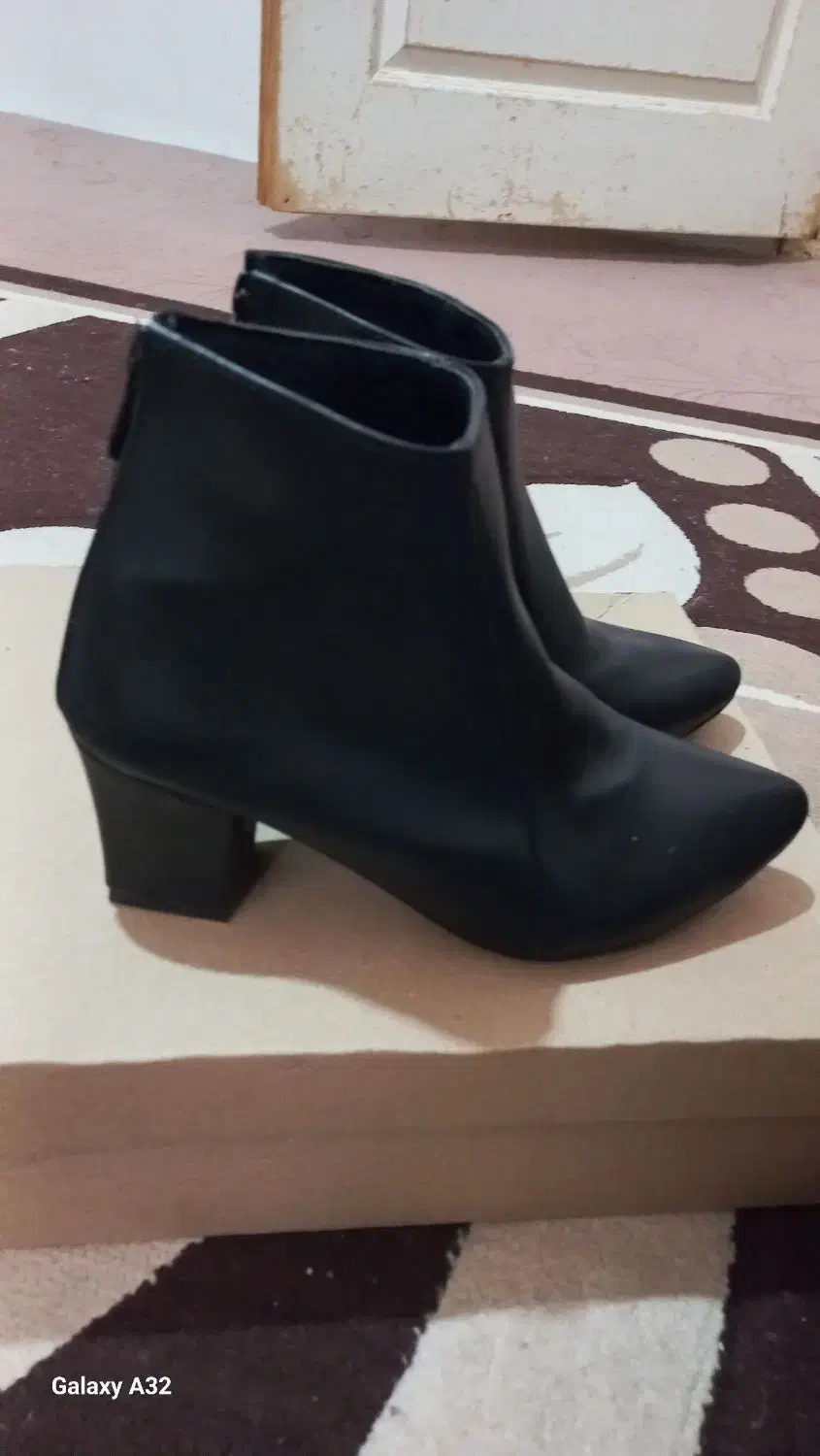 نیم بوت|کیف، کفش، کمربند|ماهدشت, |دیوار