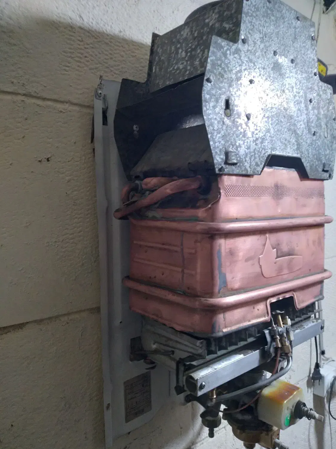 آبگرمکن گازی دیواری سوزان|آبگرمکن، پکیج، شوفاژ|فردیس, شهرک ناز|دیوار