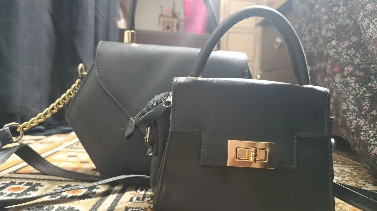 دوتاکیف|کیف، کفش، کمربند|قم, سرحوض|دیوار