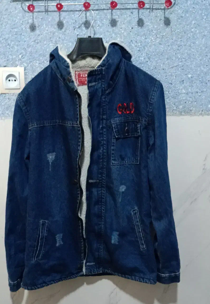 کت جین|لباس|شیراز, احمدی جنوبی|دیوار