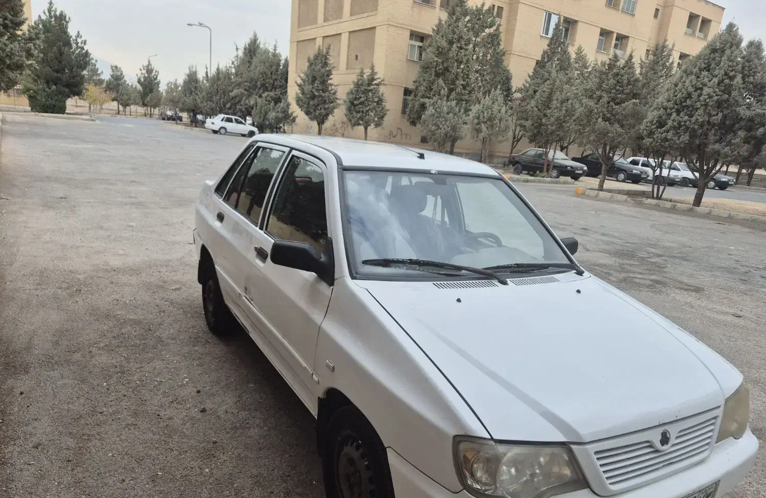 ۱۳۲تک برگ بی رنگ|خودرو سواری و وانت|فولادشهر, B4|دیوار