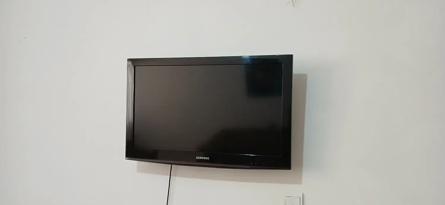 تلویزیون ۳۲ سامسونگ|تلویزیون و پروژکتور|مهاجران, |دیوار