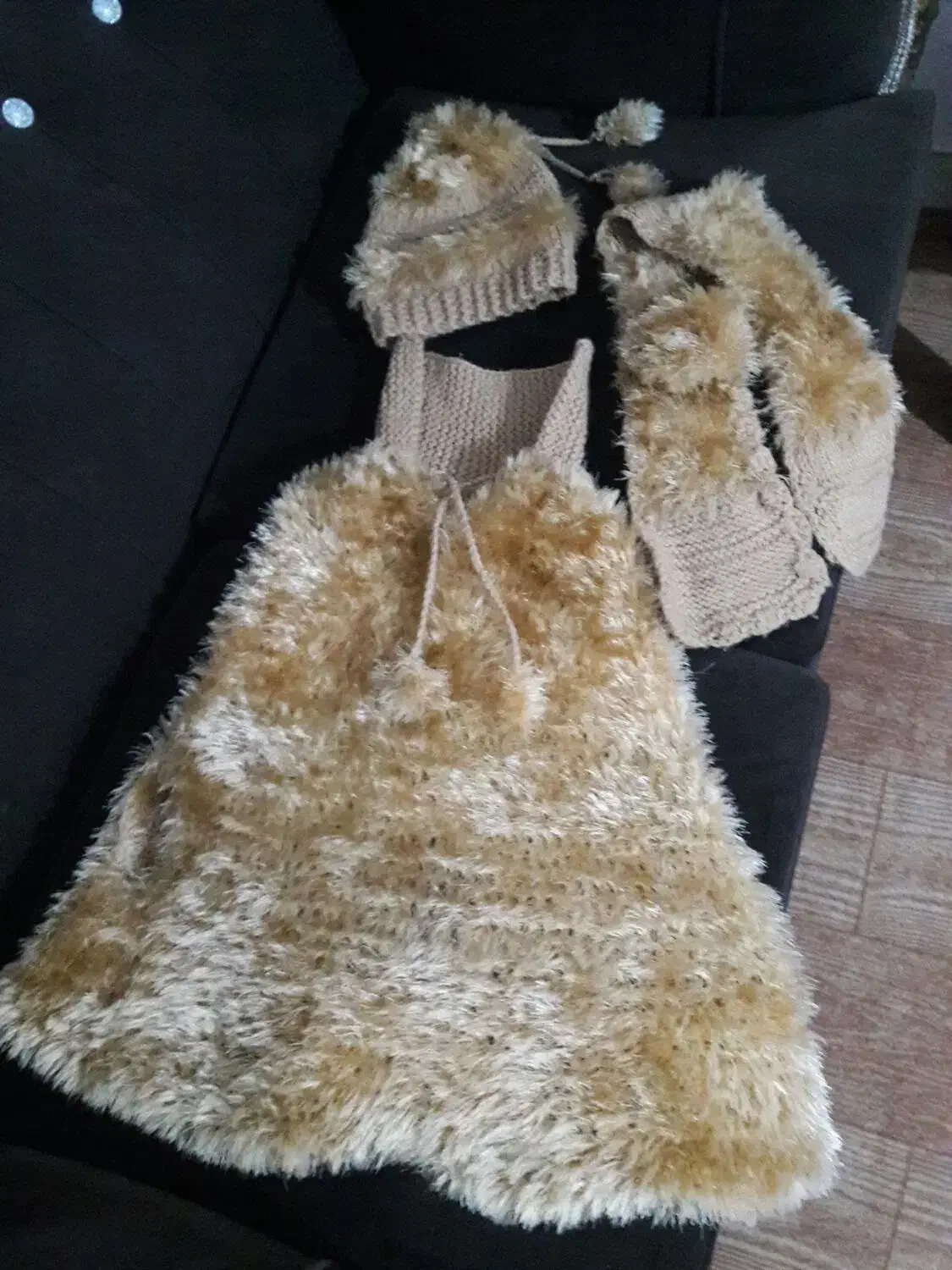 شنل و شال و کلاه|کفش و لباس بچه|رشت, کوی مهر|دیوار