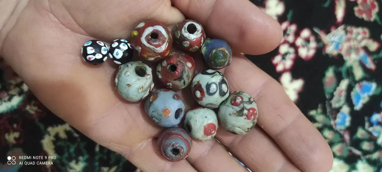 مقداری مهره|کلکسیون اشیاء عتیقه|ایذه, |دیوار