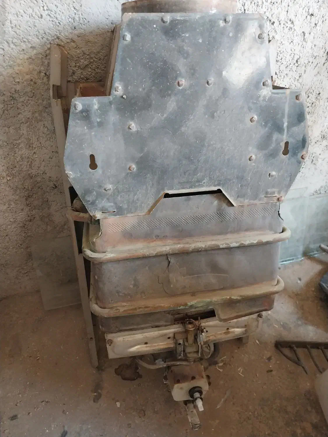 دوعدد آبگرمکن دیواری|آبگرمکن، پکیج، شوفاژ|موچش, |دیوار