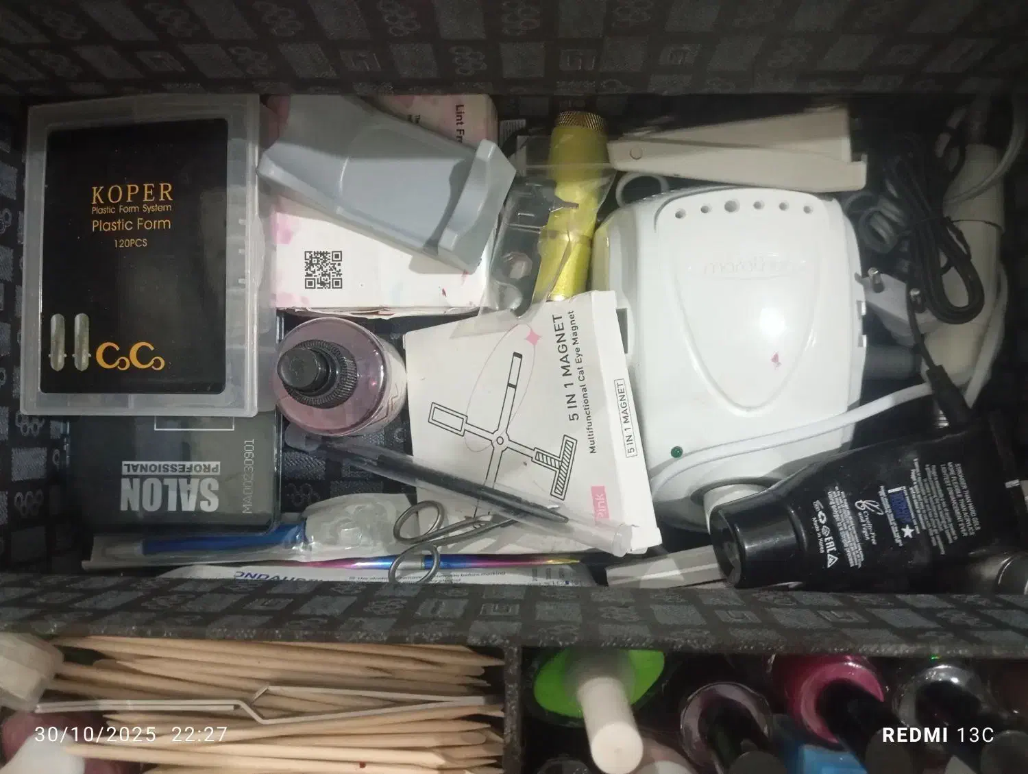 فروش لوازم کاشت ناخن|آرایشگاه و سالنهای زیبایی|جاجرود, |دیوار