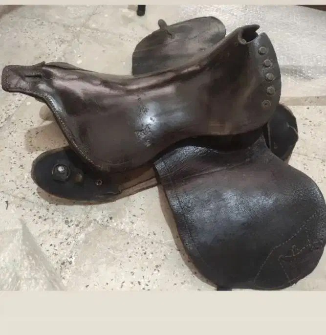 زین قدیمی اصل فروشی|اسب و تجهیزات اسبسواری|تیران, |دیوار