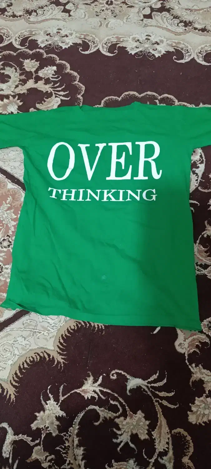 چند تیکه لباس درحد|لباس|گالیکش, |دیوار