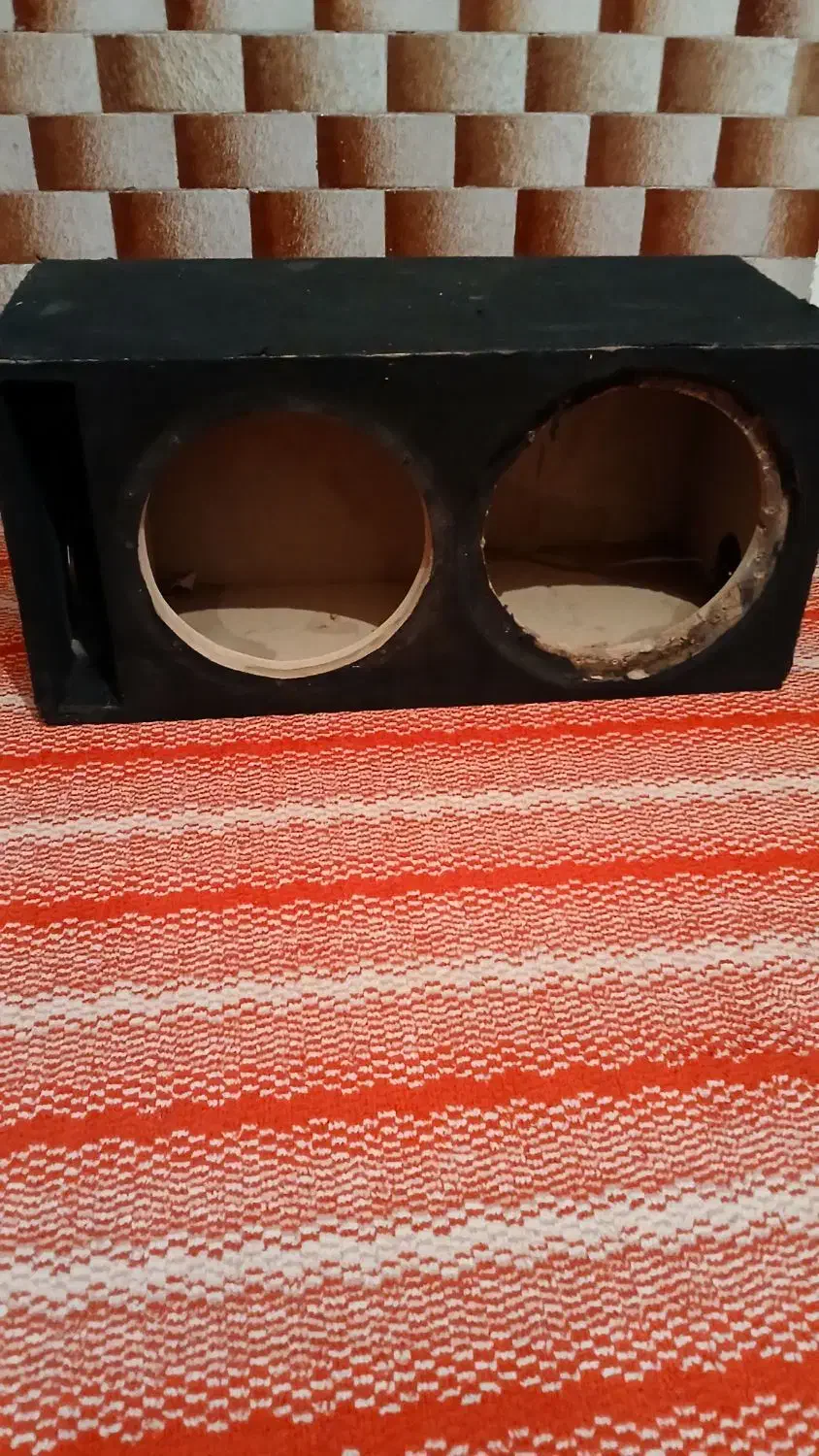 باکس|صوتی و تصویری|شهریار, کردزار|دیوار