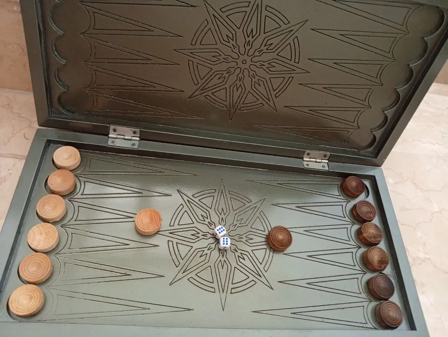 تخته نرد و شطرنج مشترک دورو|کلکسیون و سرگرمی|قم, باغ کرباسی|دیوار