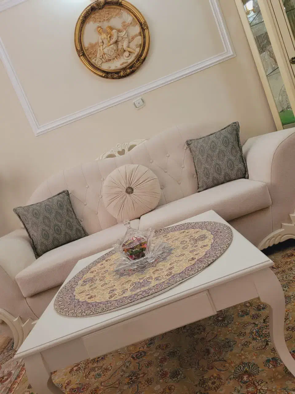 مبل ۷نفره|مبلمان خانگی و میز عسلی|رشت, منظریه|دیوار