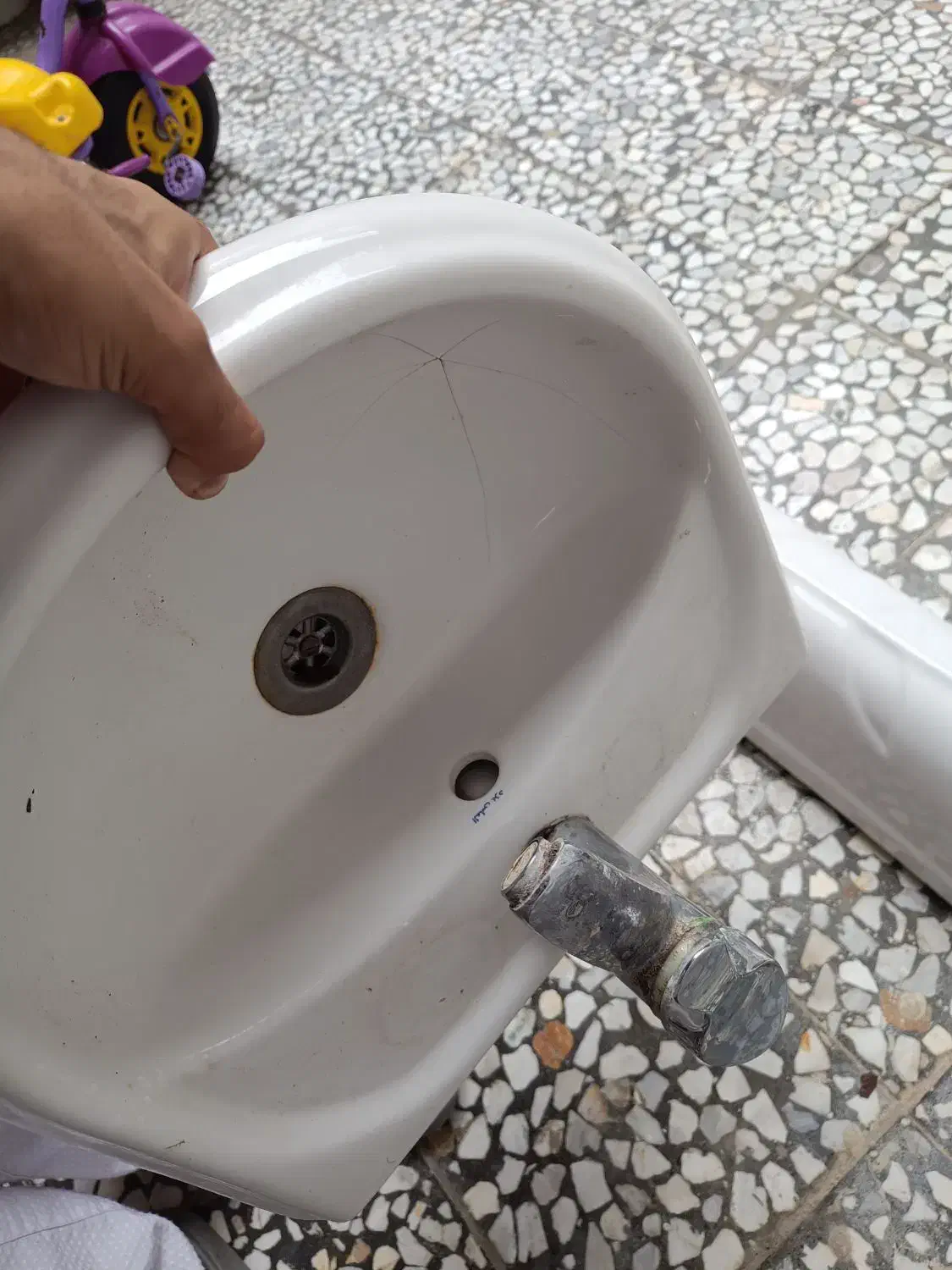 سنگ روشویی با شیر اهرمی سالم|لوازم سرویس بهداشتی|ساری, |دیوار