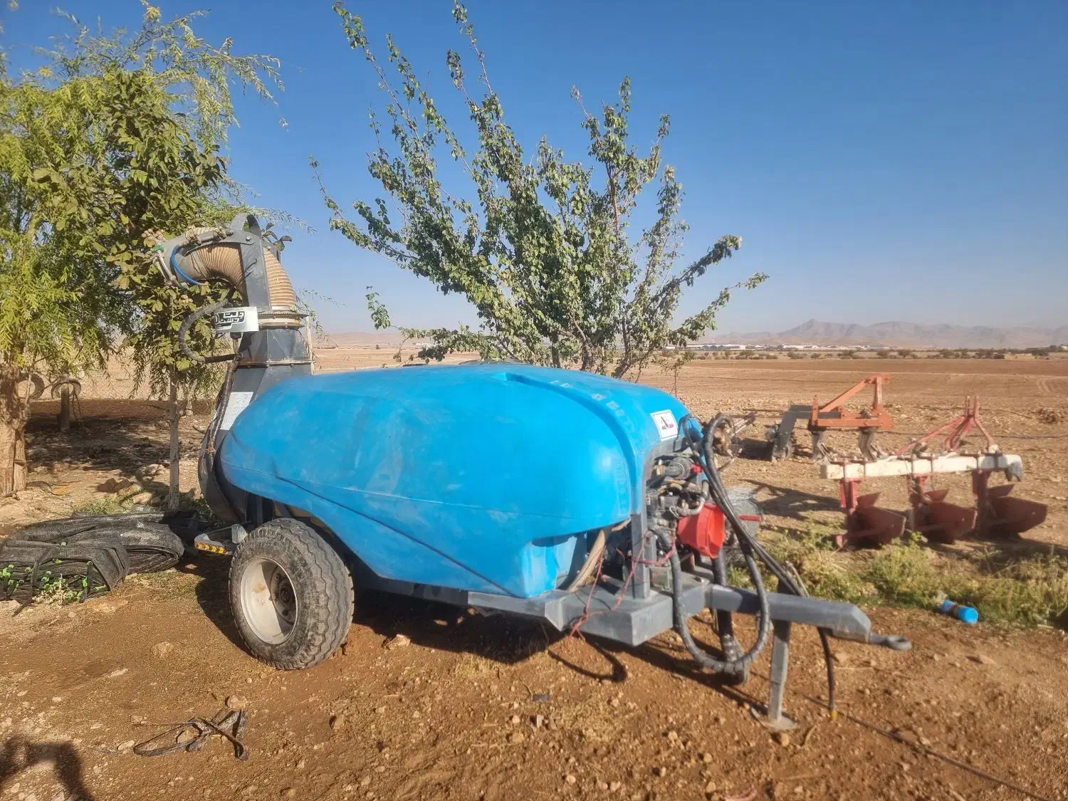 سمپاش ۲۰۰۰ لیتری توربو|ماشین‌آلات صنعتی|برخوار, |دیوار