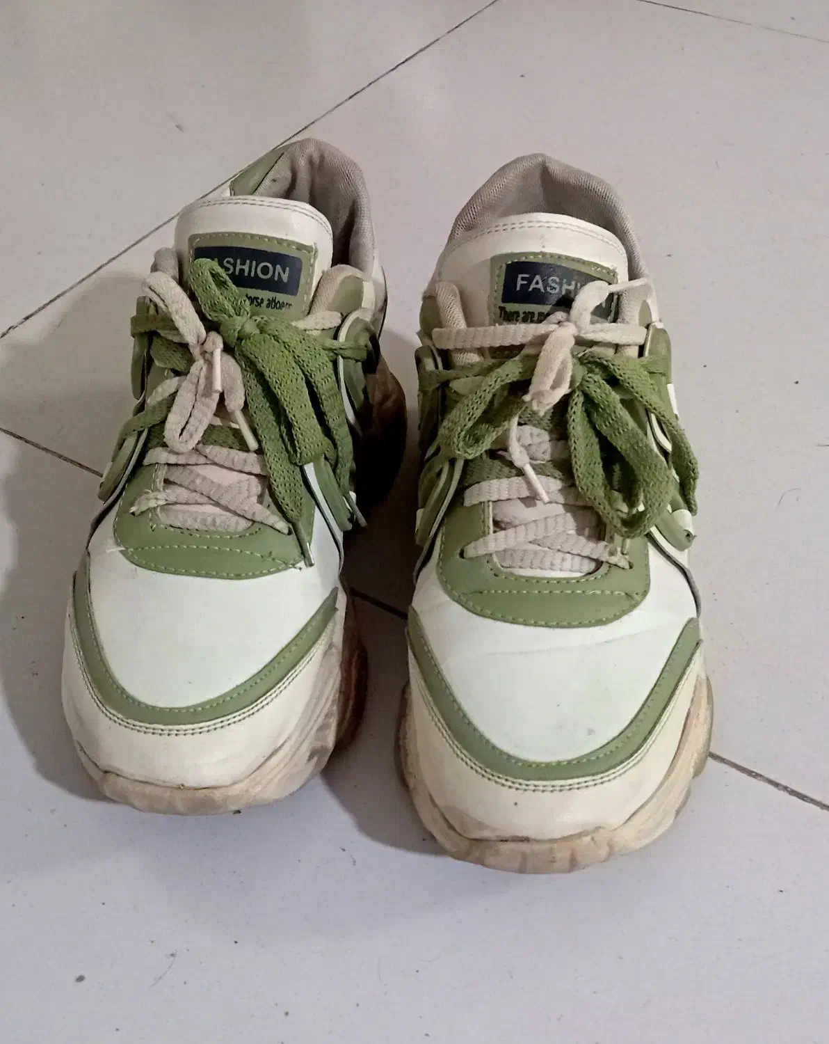 کفش|کیف، کفش، کمربند|نیشابور, خط کاشمر|دیوار