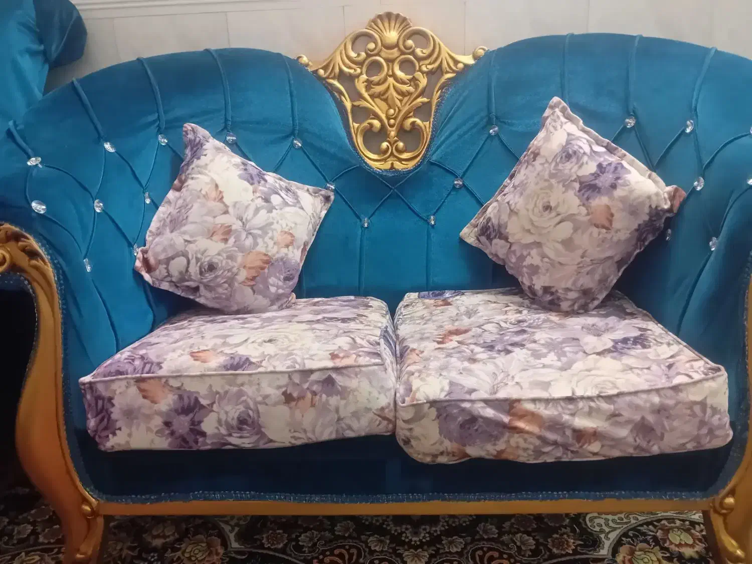 مبل شش نفره و تخت خواب|مبلمان خانگی و میز عسلی|قم, نوبهار|دیوار