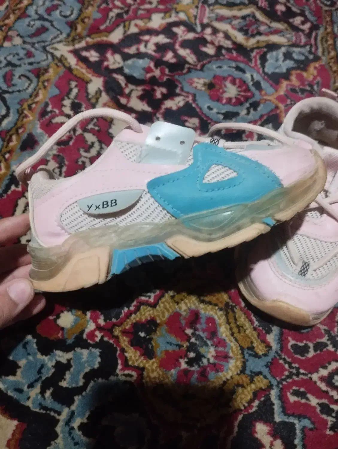 کفش|کفش و لباس بچه|زهک, |دیوار