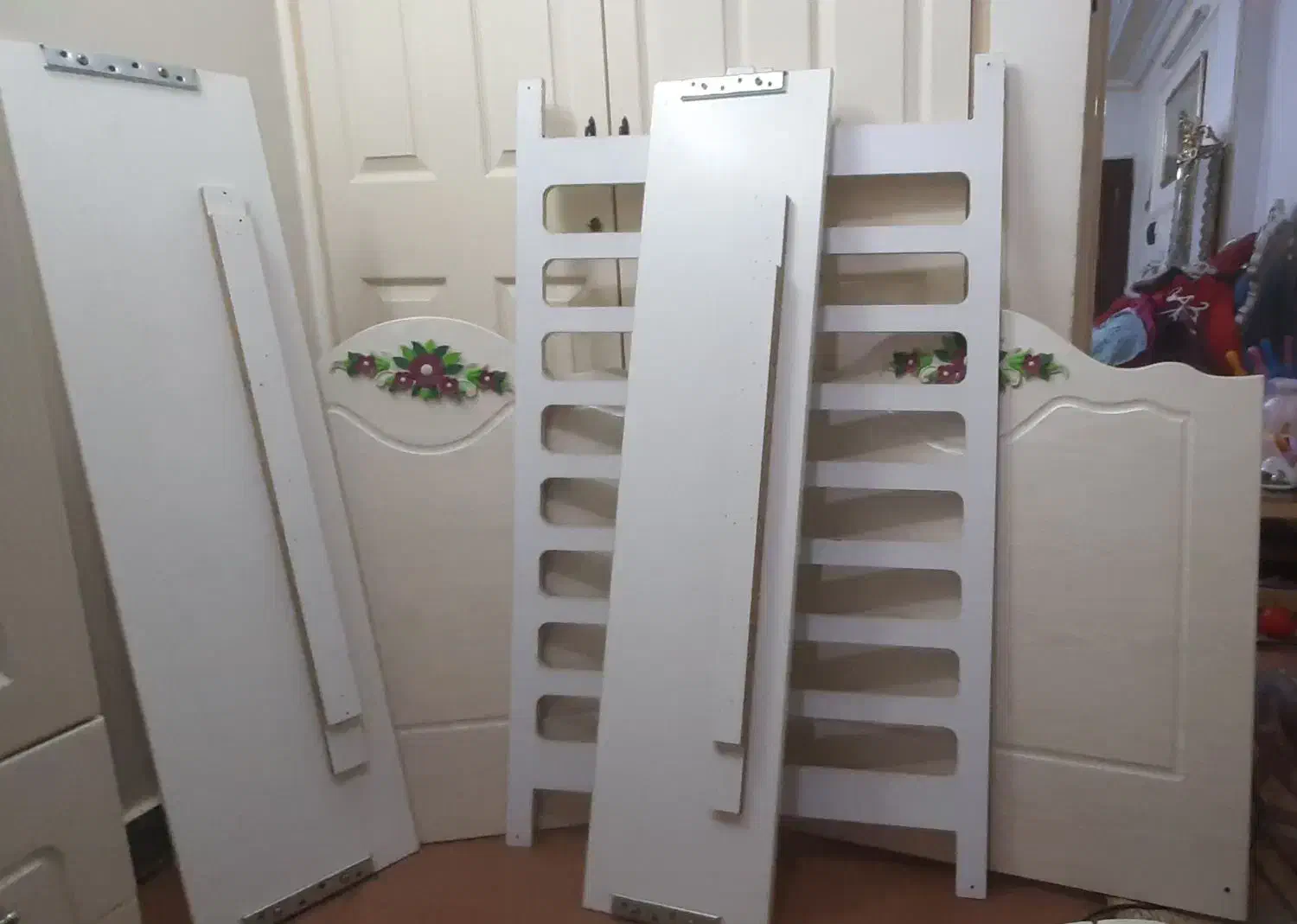 تخت نوزاد و کودک|تخت و صندلی بچه|گلستان (تهران), |دیوار