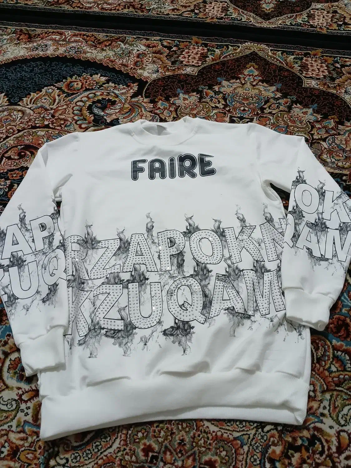 پلیور|لباس|رباط‌کریم, شترخوار|دیوار