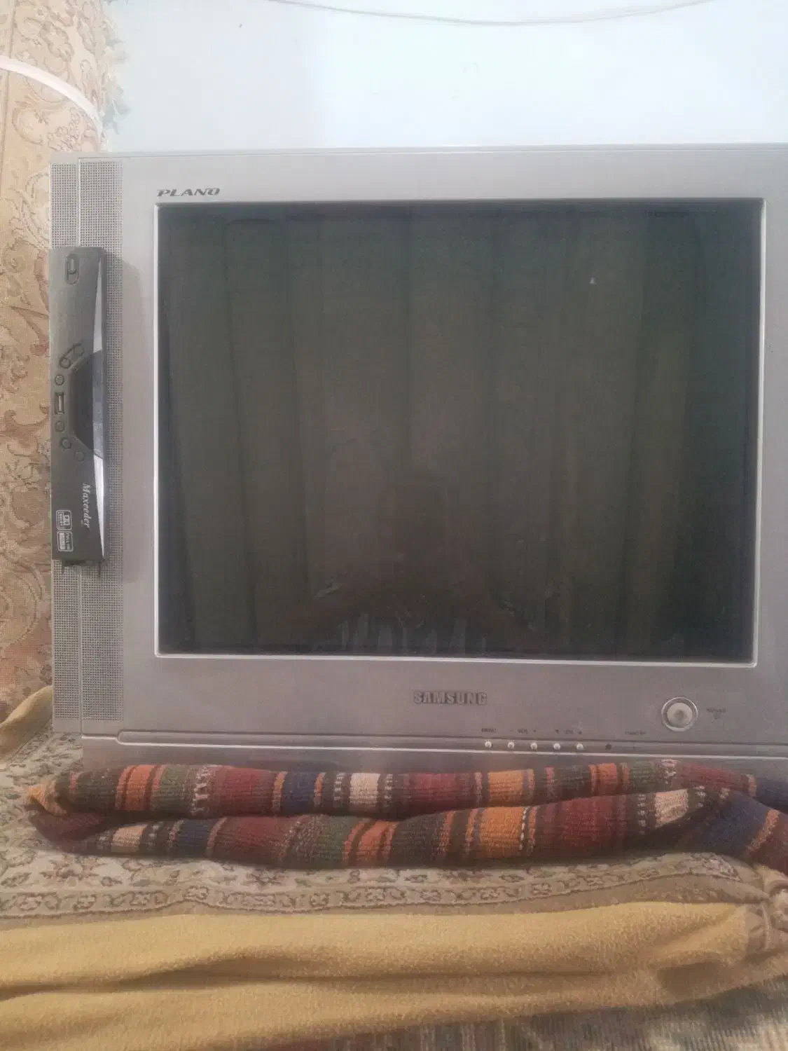 باسلام یک دستگاه تلویزیون ۲۱اینچ سالم|تلویزیون و پروژکتور|قم, باغ شریفی|دیوار