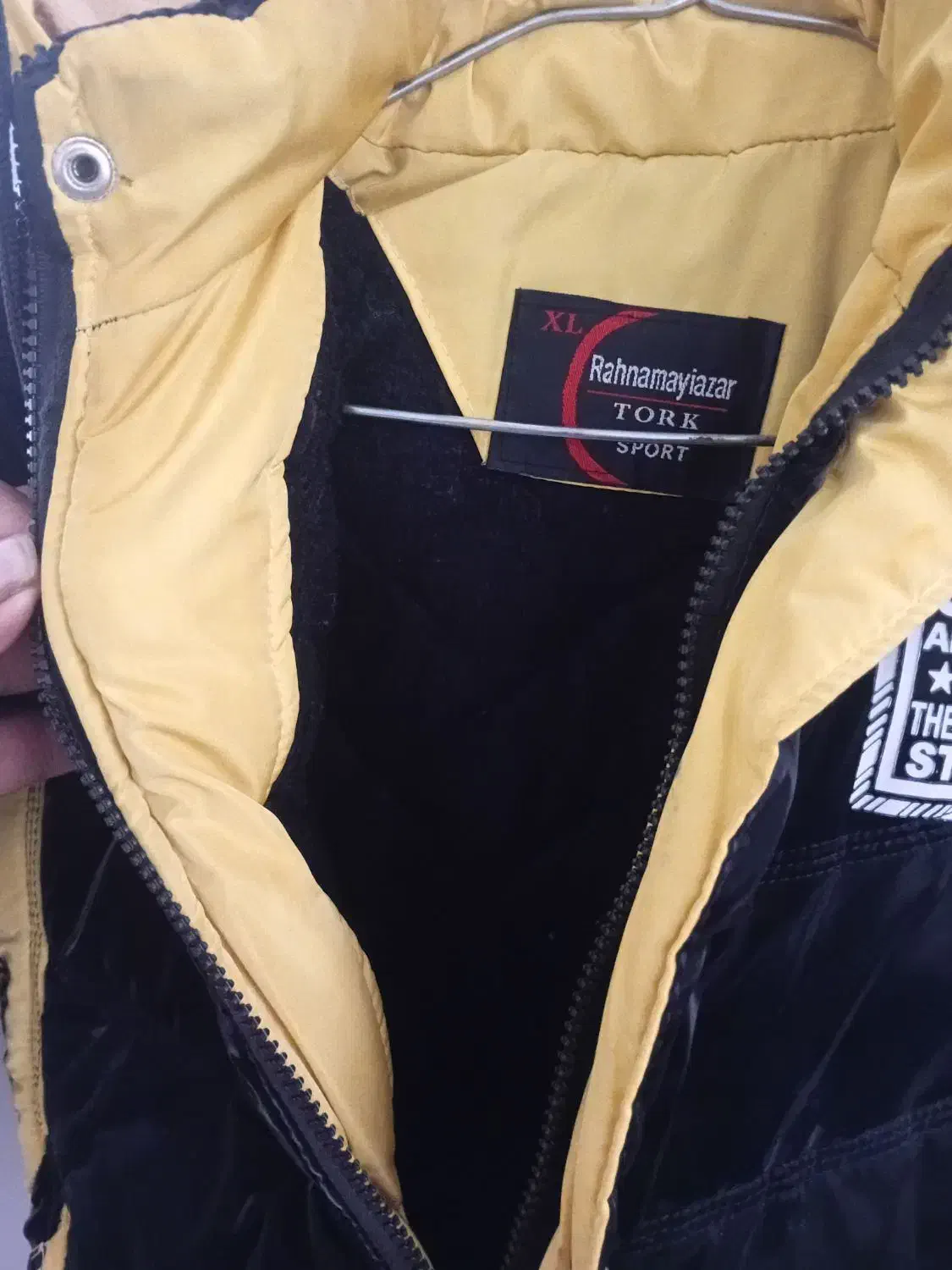 یک عدد کاپشن و یک عدد کفش|کفش و لباس بچه|املش, |دیوار